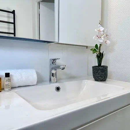 Porte De Versailles - Executive With Lift * Paris