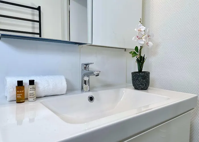 Porte De Versailles - Executive With Lift * Paris